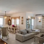בית נופש Haritomeni פארוס