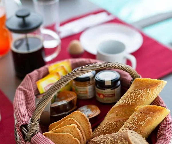 펜션 Haritomeni Páros