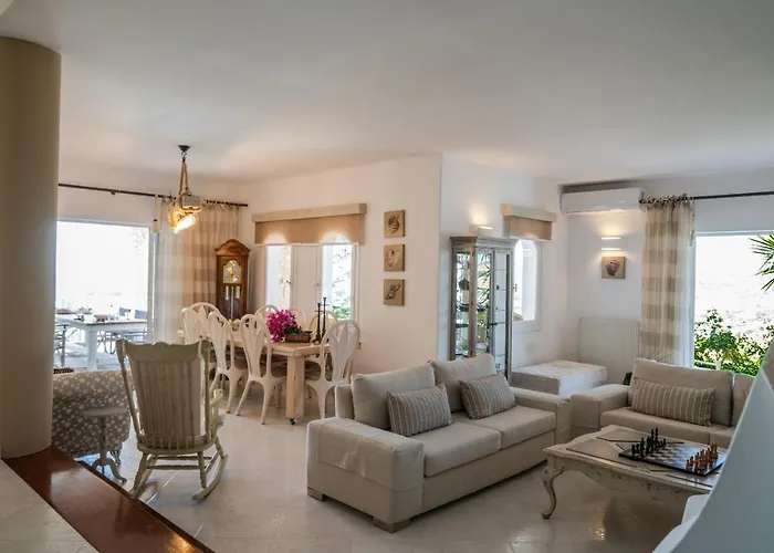 펜션 Haritomeni Páros